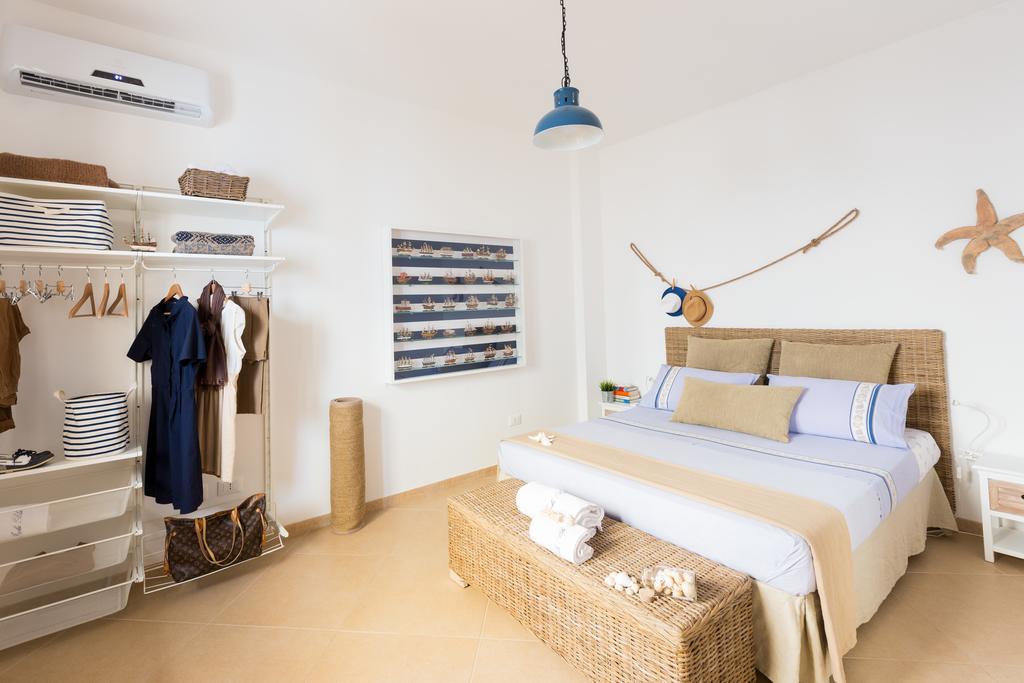 Isola Blu Aparthotel Taranto Bagian luar foto