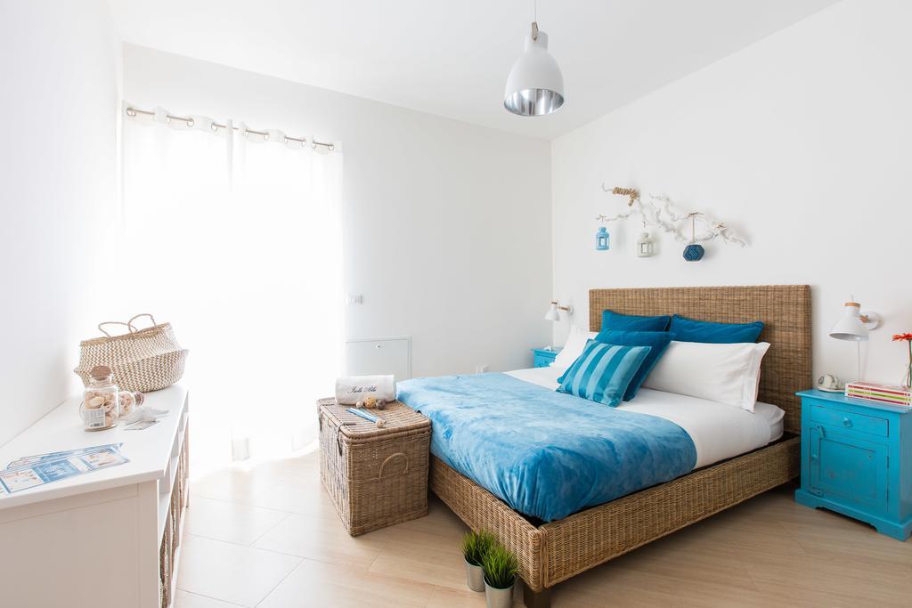 Isola Blu Aparthotel Taranto Bagian luar foto